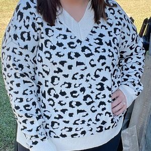V NECK LEOPARD KNIT TOP